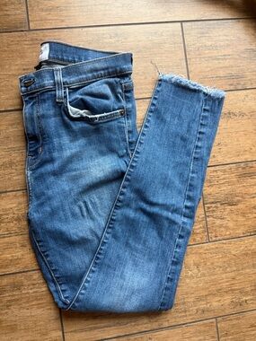 Current/Elliot Women’s Blue Denim Skinny Jeans with Raw Hem